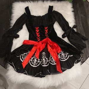 Sexy pirate Halloween costume by leg avenue